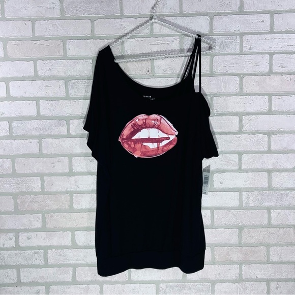 Torrid NWT Graphic Classic Fit Super Soft Off Shoulder Strappy Tee Size 1 - Picture 5 of 12
